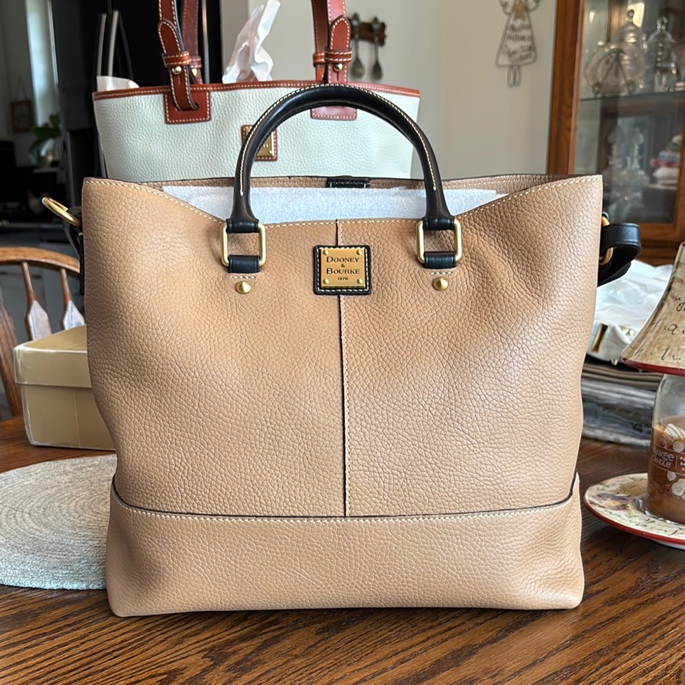 Dooney and Bourke tote